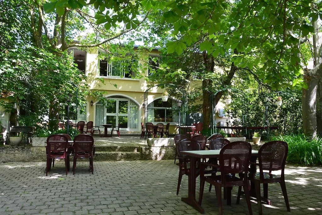 Logis Hotel Le Ceans Orpierre 2*,  France